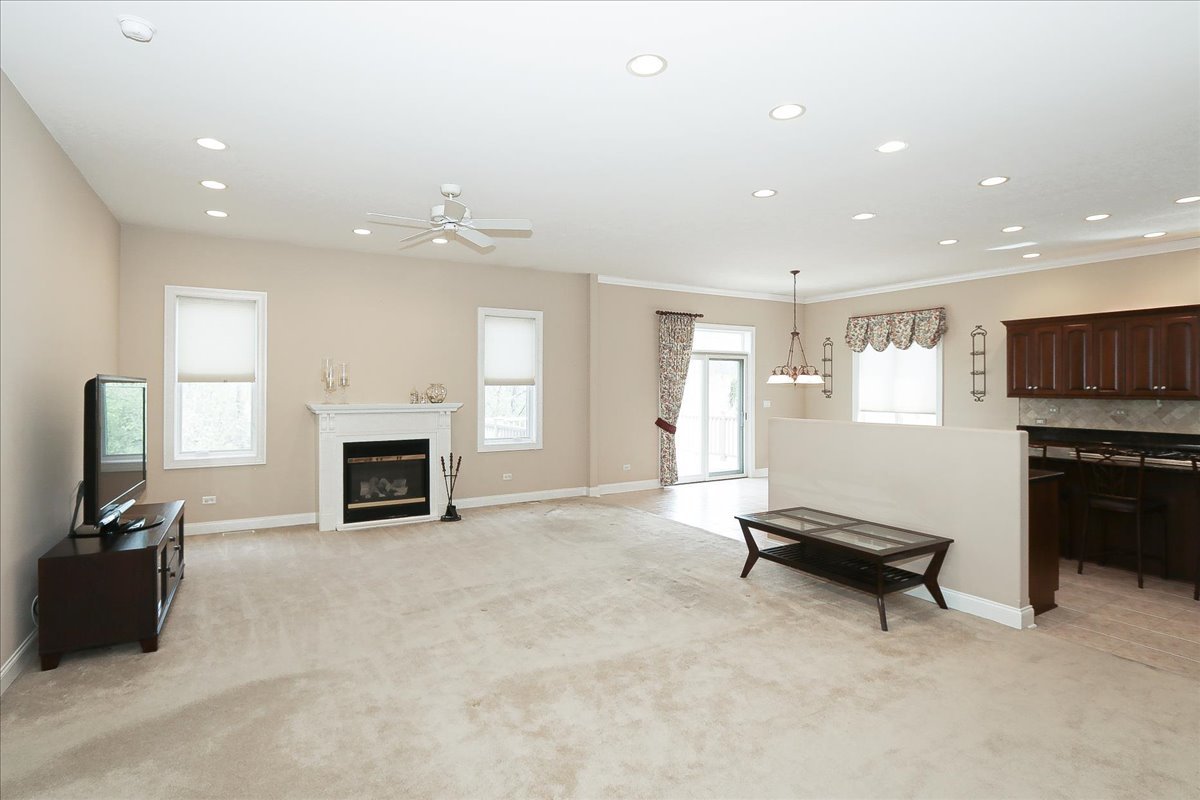 145 Rose Drive, Bloomingdale, IL 60108