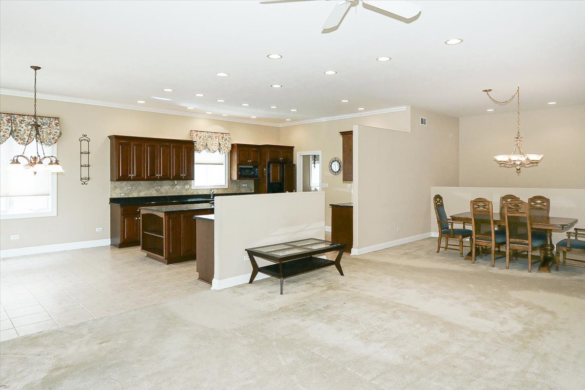 145 Rose Drive, Bloomingdale, IL 60108