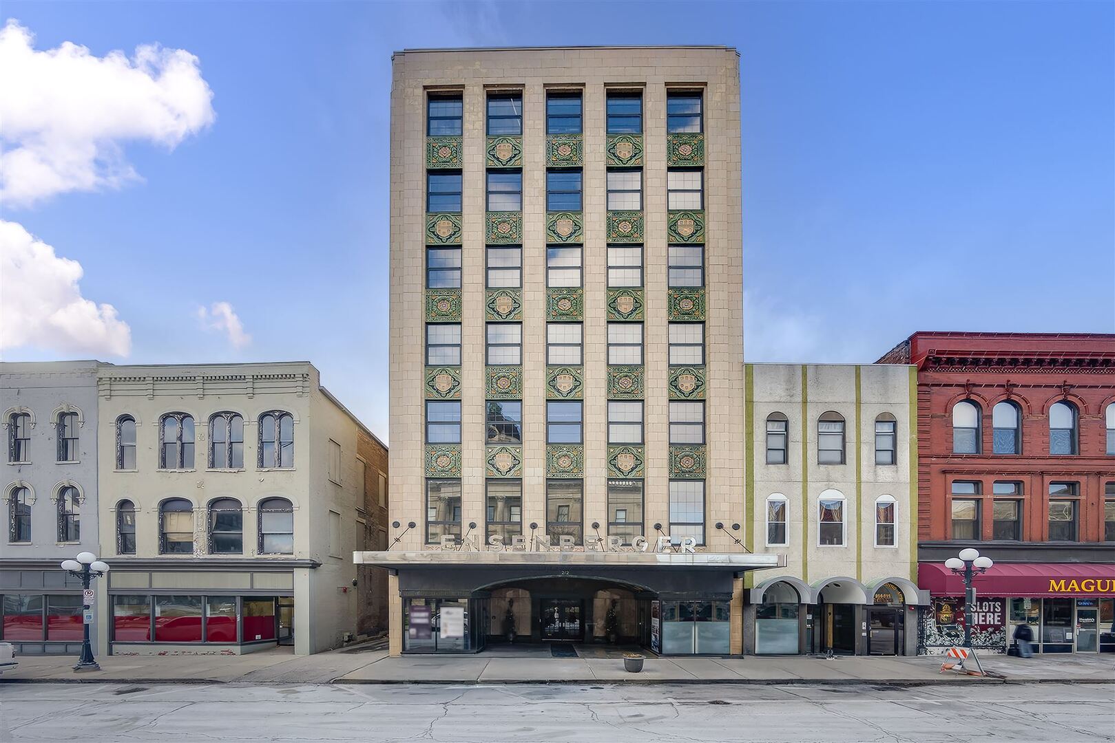 212 N Center Street #402, Bloomington, IL 61701