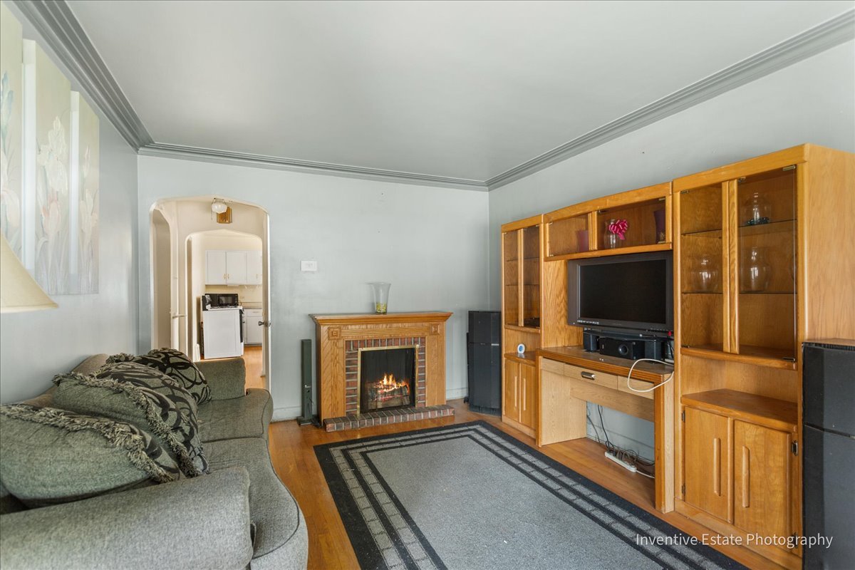 8033 S Kedzie Avenue, Chicago, IL 60652