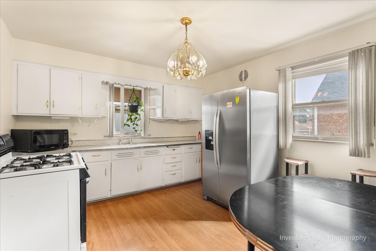 8033 S Kedzie Avenue, Chicago, IL 60652