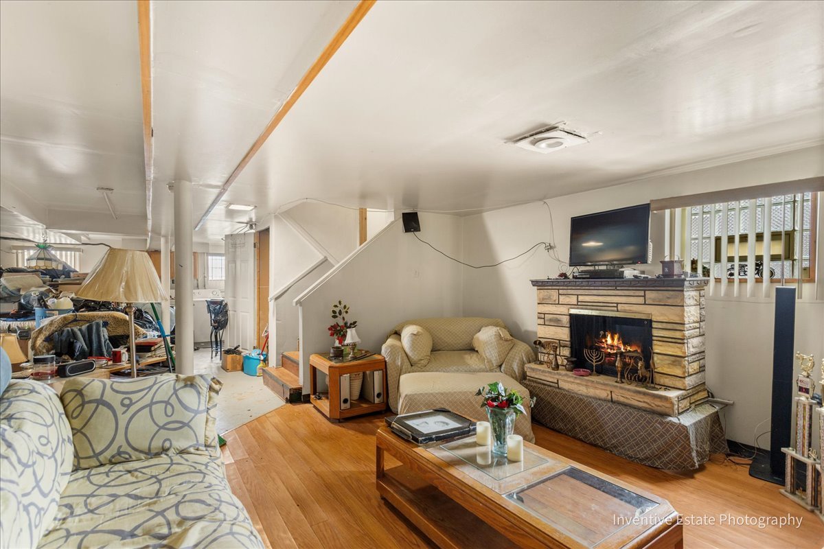 8033 S Kedzie Avenue, Chicago, IL 60652