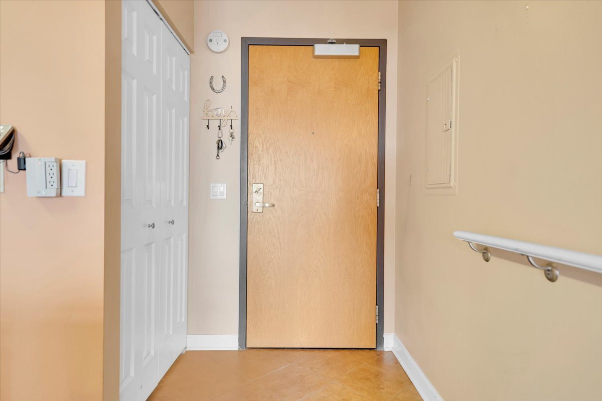 9355 Irving Park Road #506, Schiller Park, IL 60176