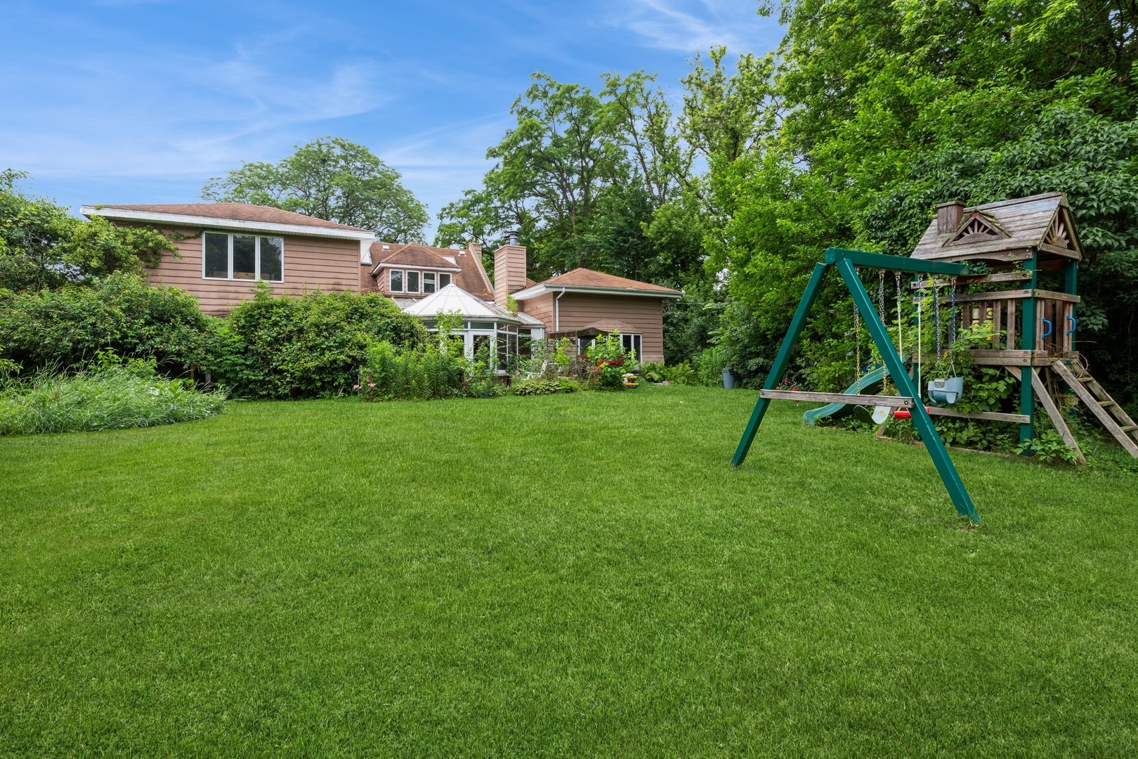 604 E Camp Mcdonald Road, Prospect Heights, IL 60070