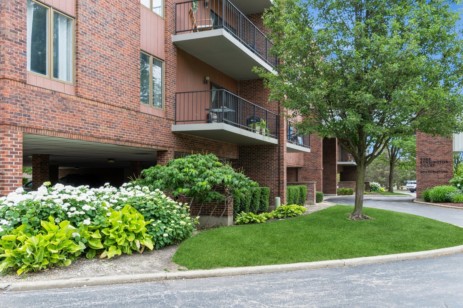 6565 Main Street #204, Downers Grove, IL 60516