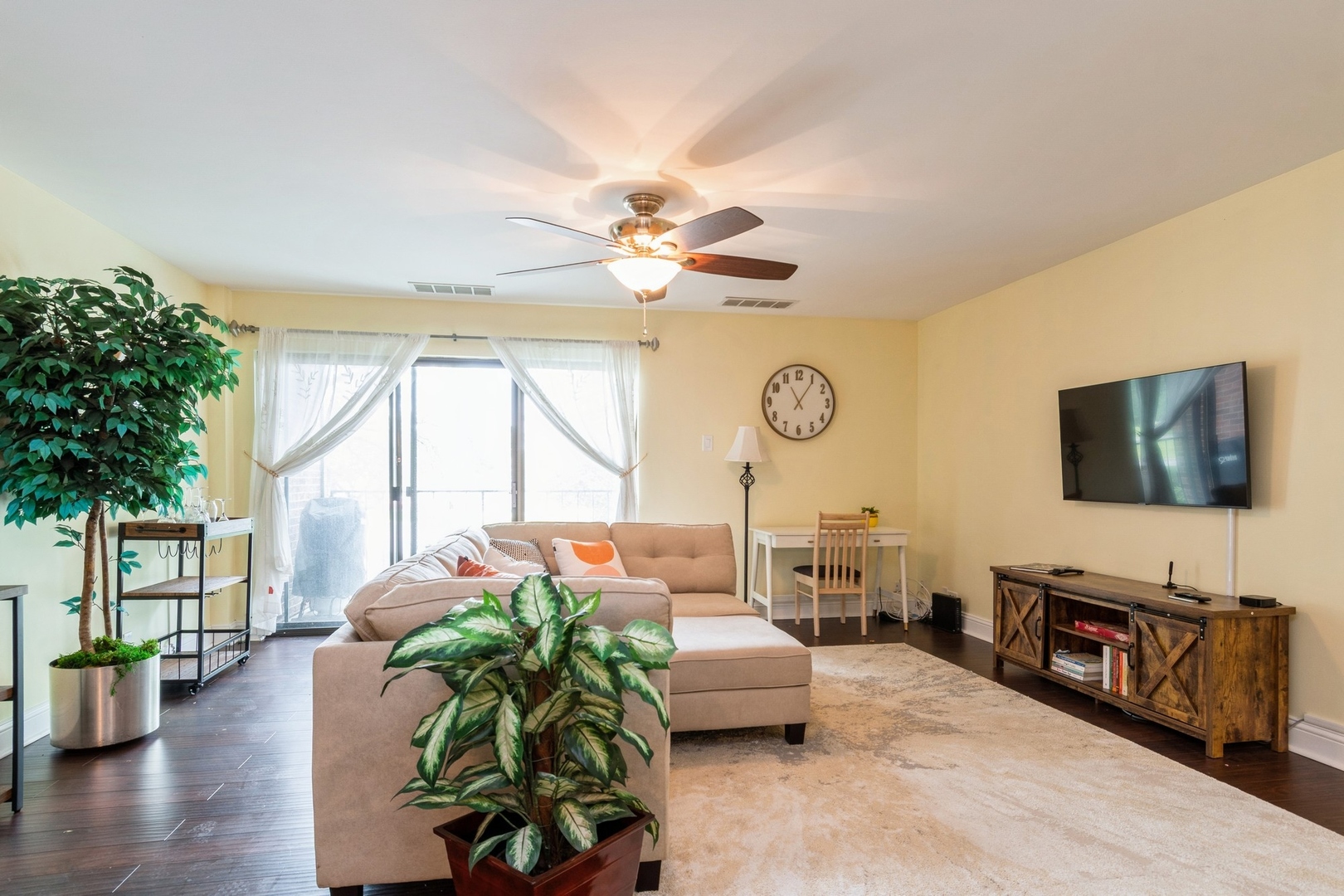 6565 Main Street #204, Downers Grove, IL 60516