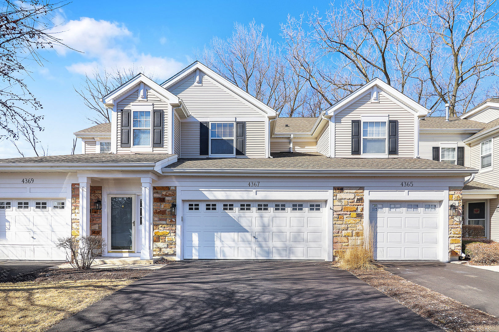 4367 Waters Edge Drive, Island Lake, IL 60042