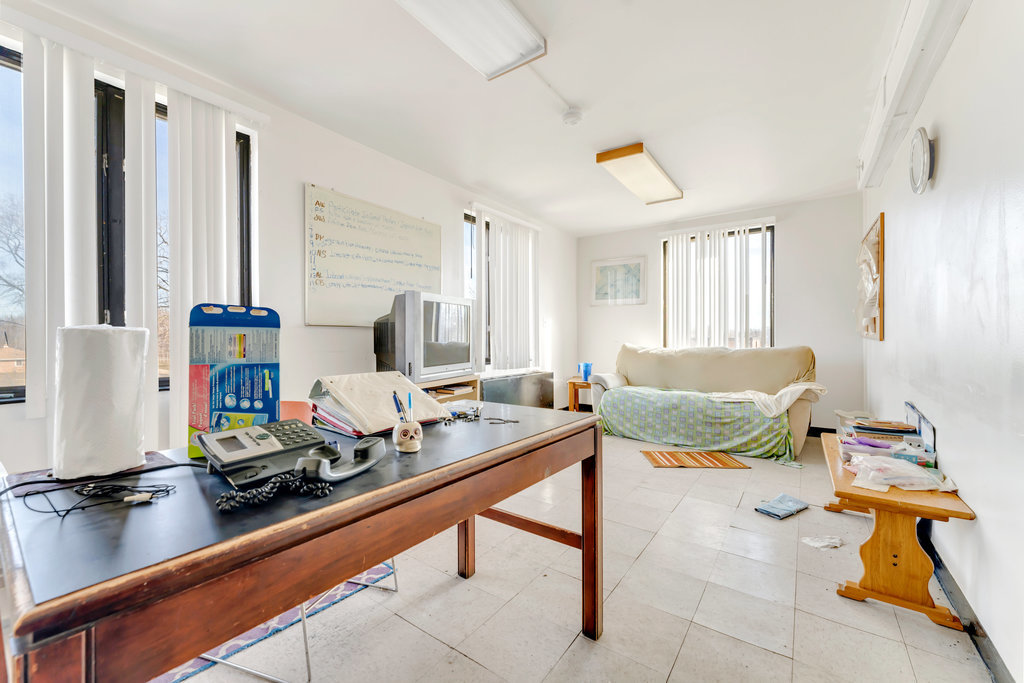 13651 S Crawford Avenue, Crestwood, IL 60472