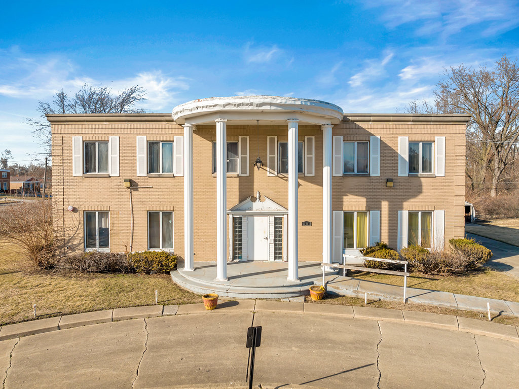 13651 S Crawford Avenue, Crestwood, IL 60472