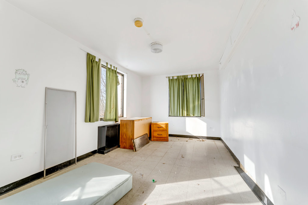 13651 S Crawford Avenue, Crestwood, IL 60472