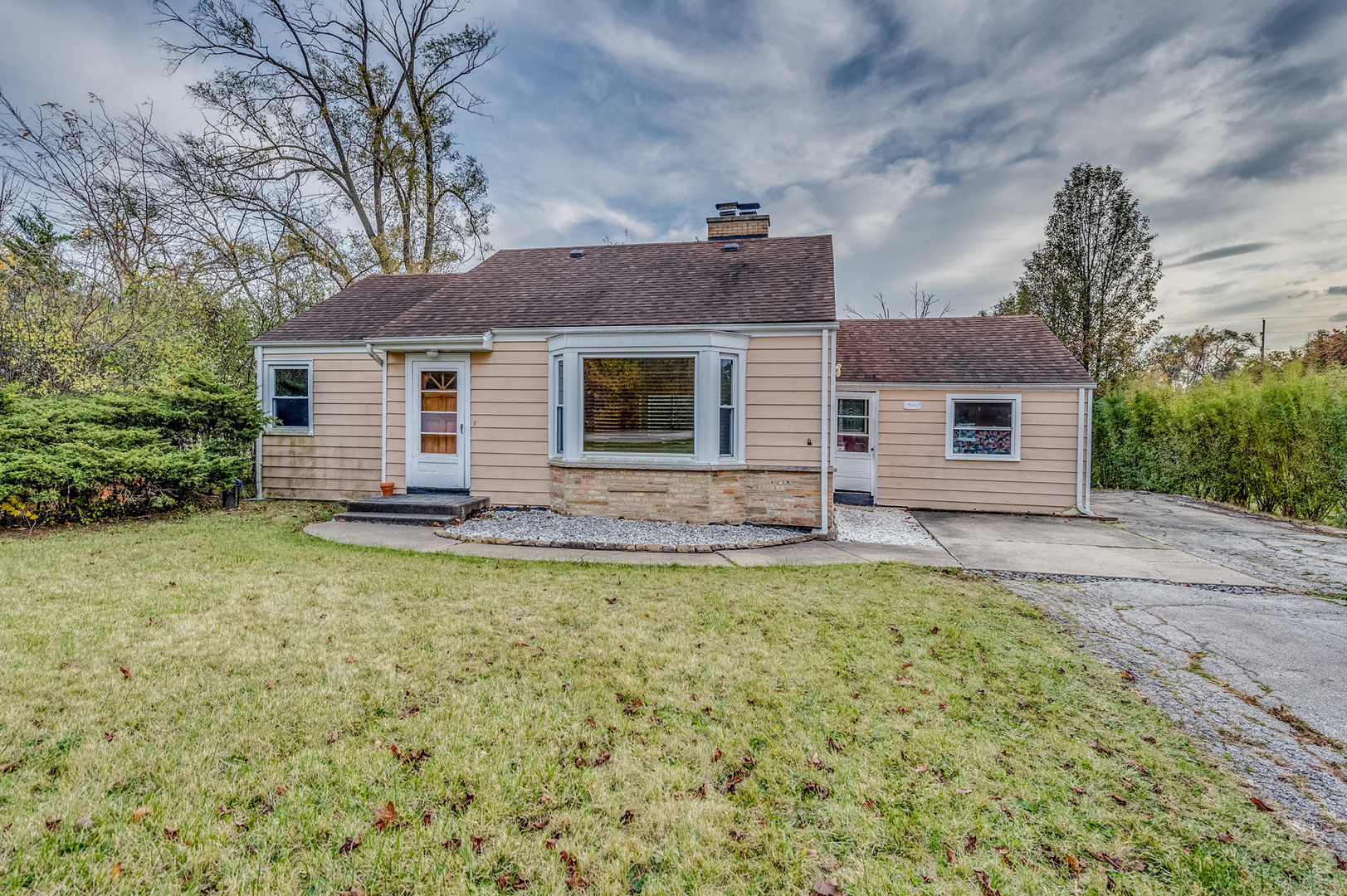 17W517 Manor Lane, Villa Park, IL 60181