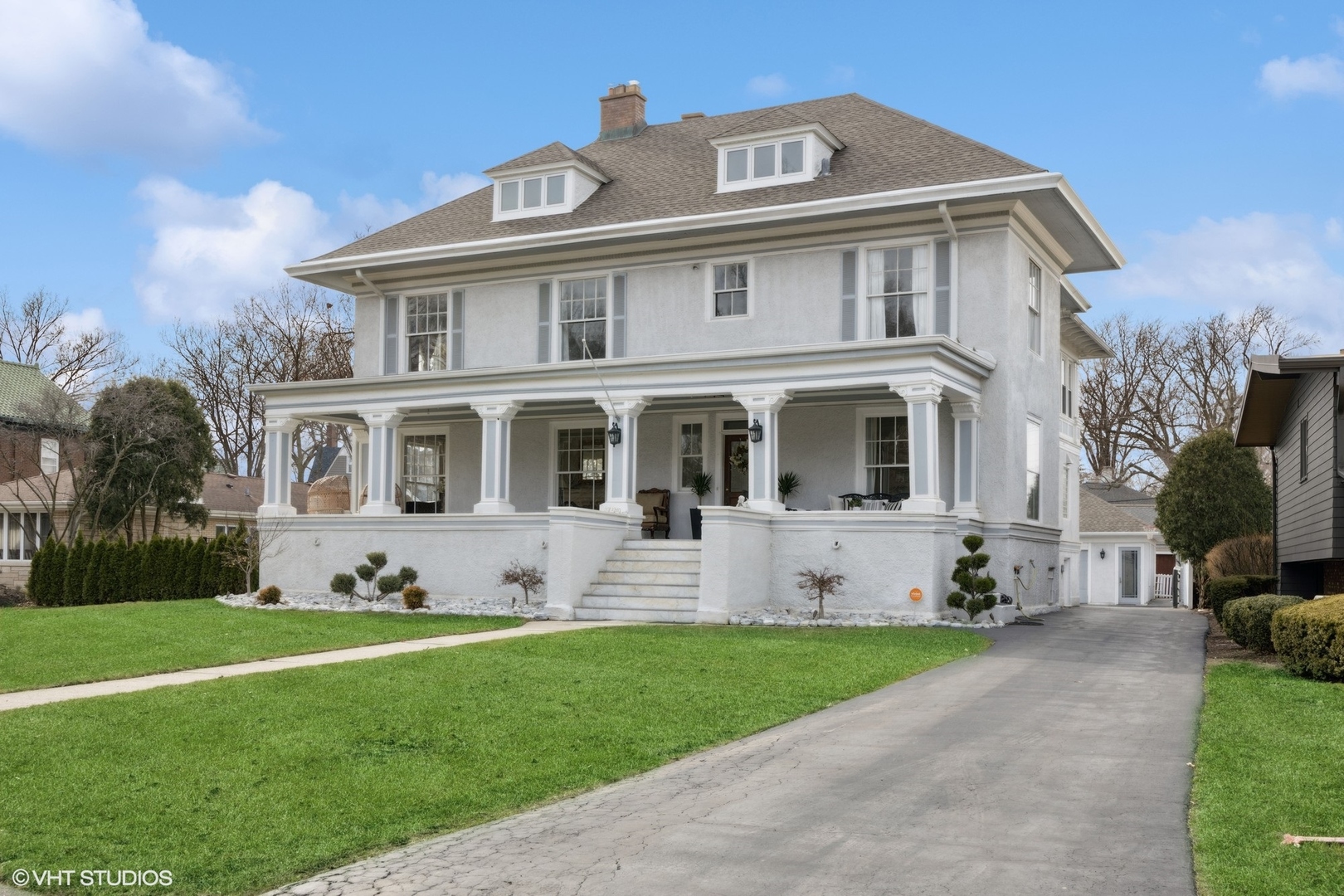 130 Michaux Road, Riverside, IL 60546
