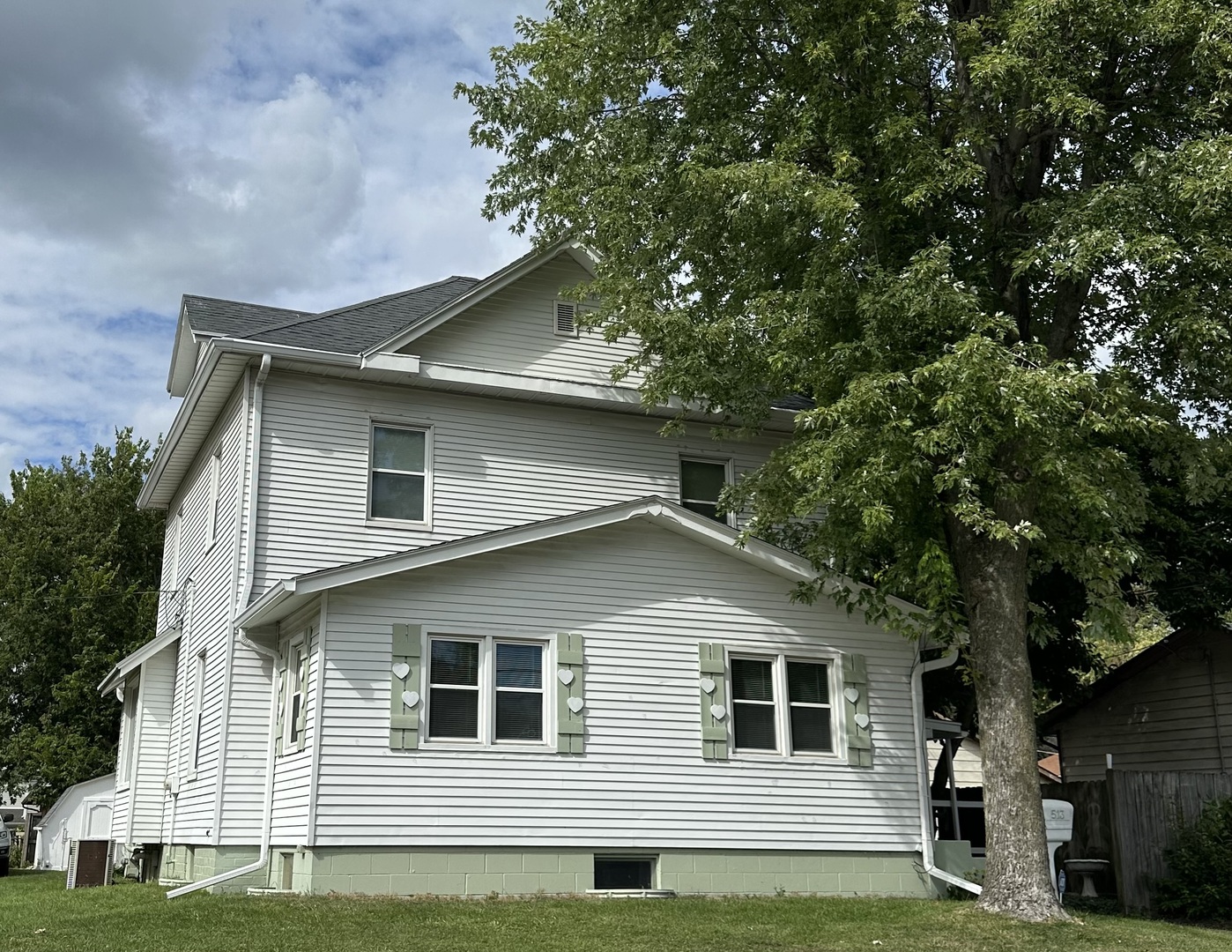 513 W MacArthur Avenue, Bloomington, IL 61701