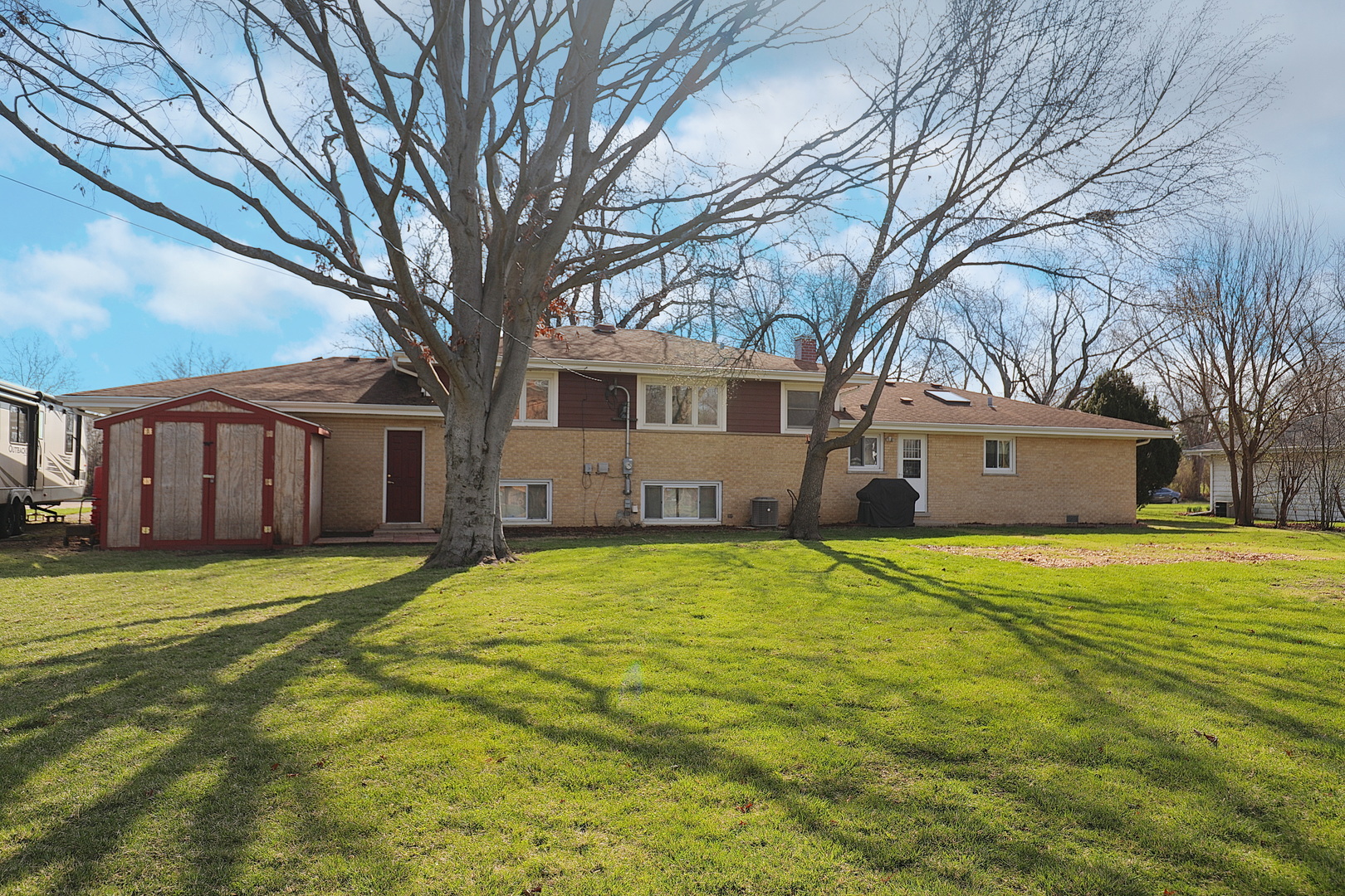 270 S Lambert Road, Glen Ellyn, IL 60137