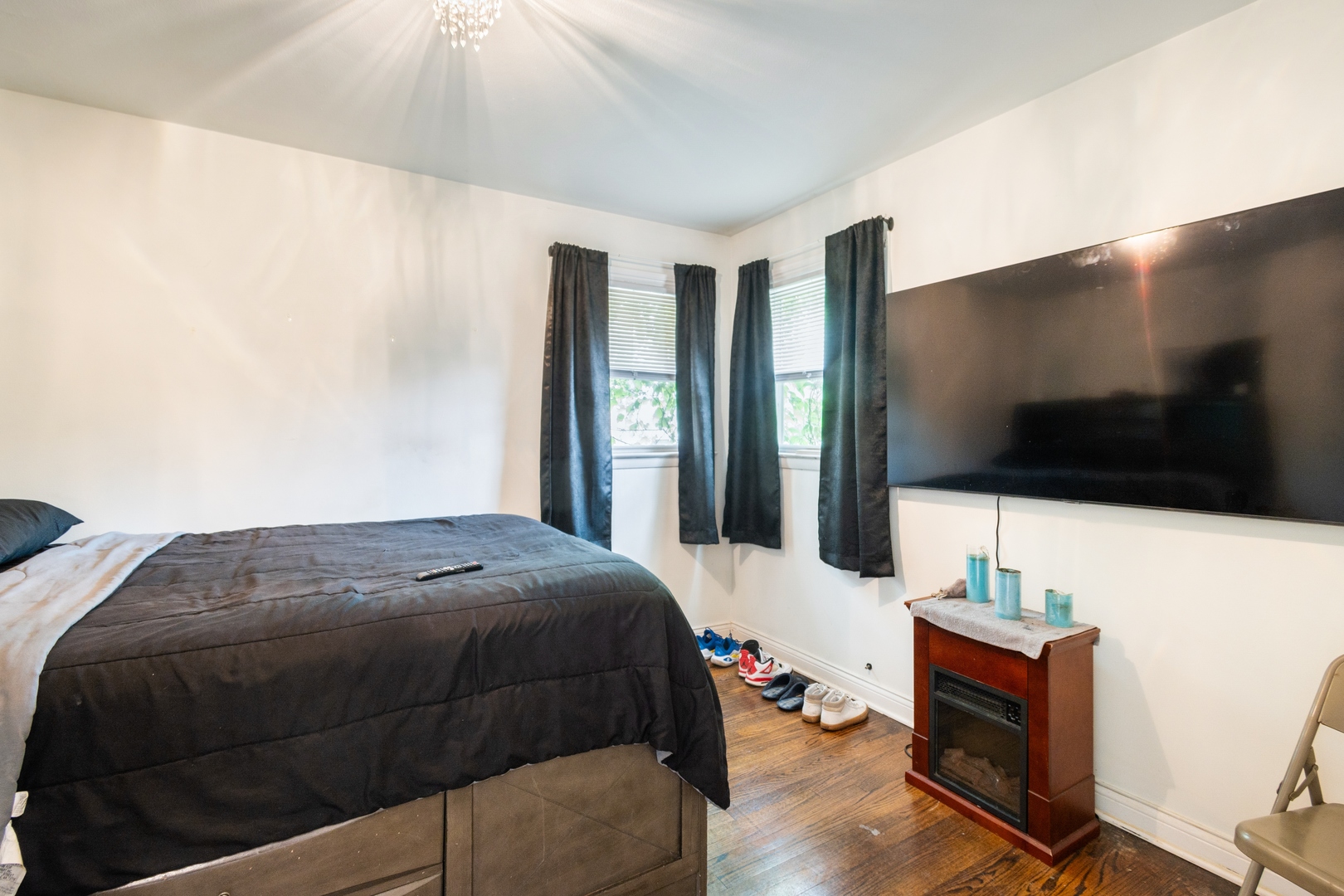 9039 S Phillips Avenue, Chicago, IL 60617