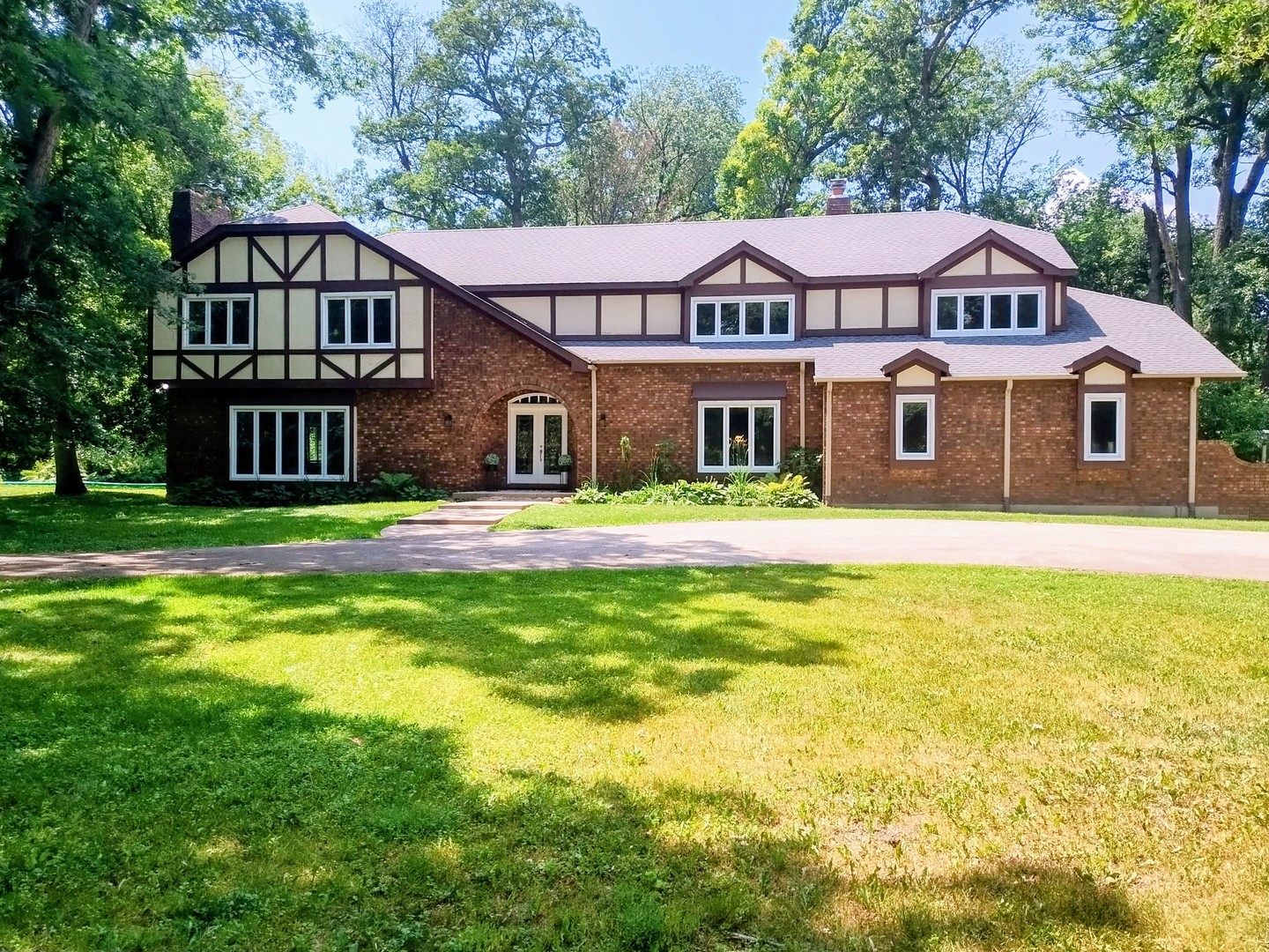 4 AUBURN Lane, Barrington Hills, IL 60010