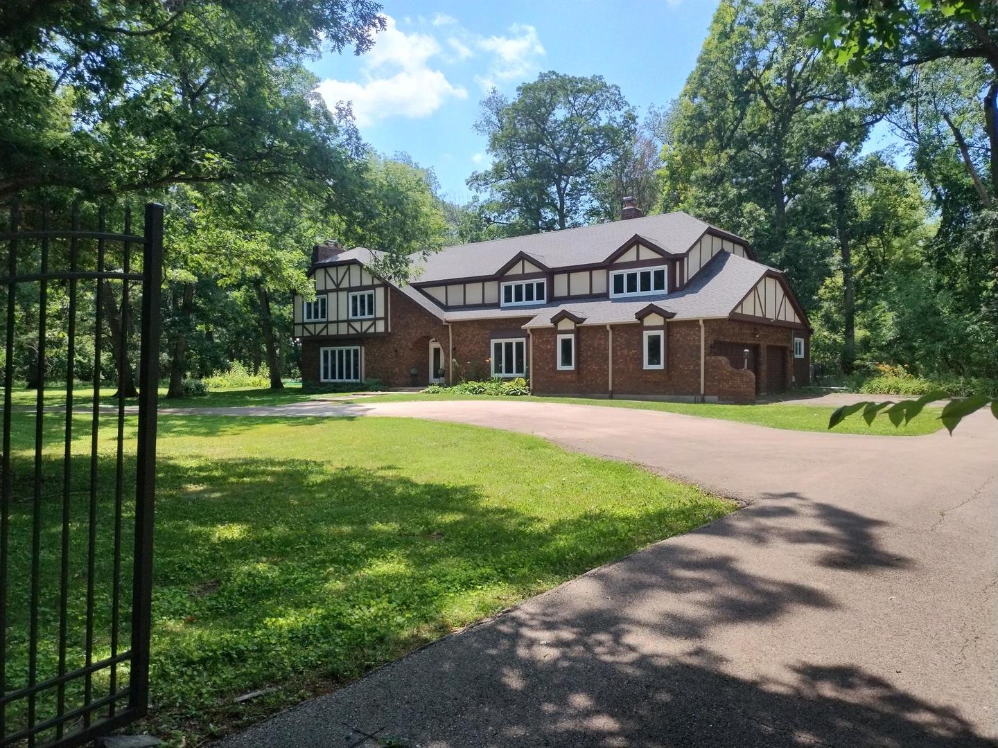 4 AUBURN Lane, Barrington Hills, IL 60010