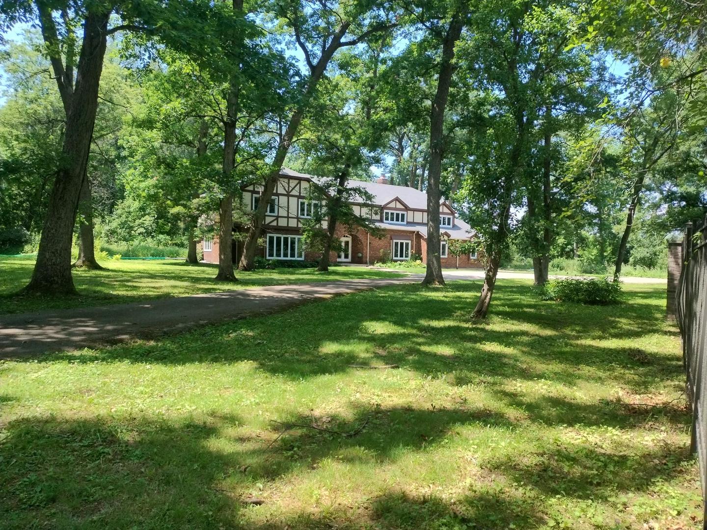 4 AUBURN Lane, Barrington Hills, IL 60010