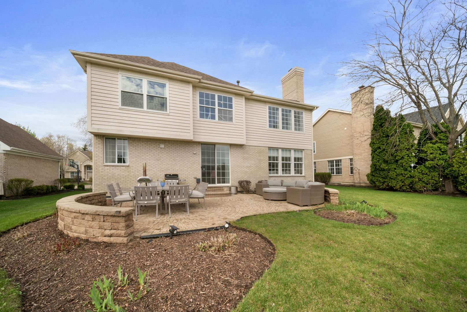 1353 Maidstone Drive, Vernon Hills, IL 60061