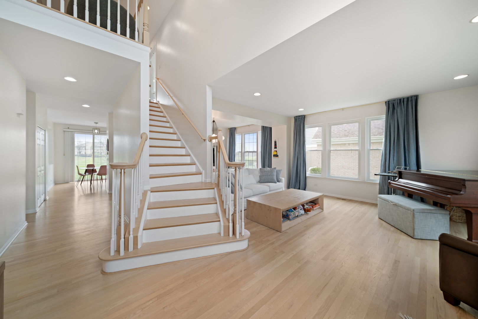 1353 Maidstone Drive, Vernon Hills, IL 60061