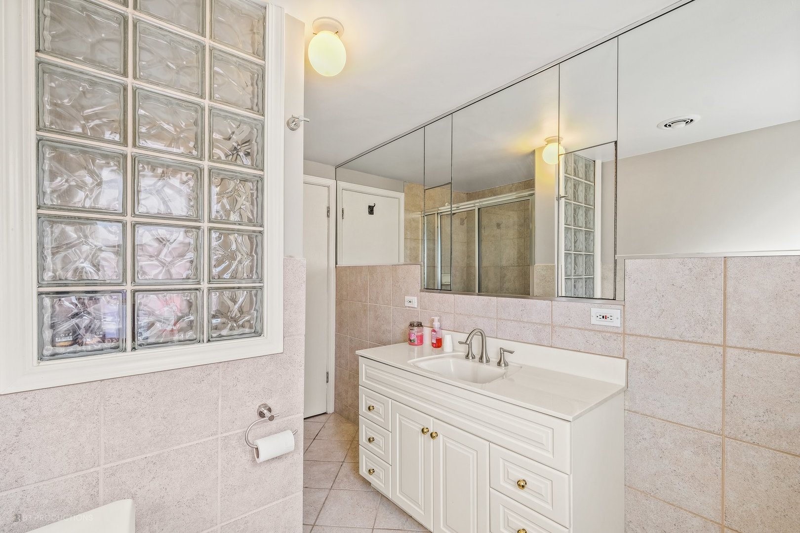 2054 N Nordica Avenue, Chicago, IL 60707