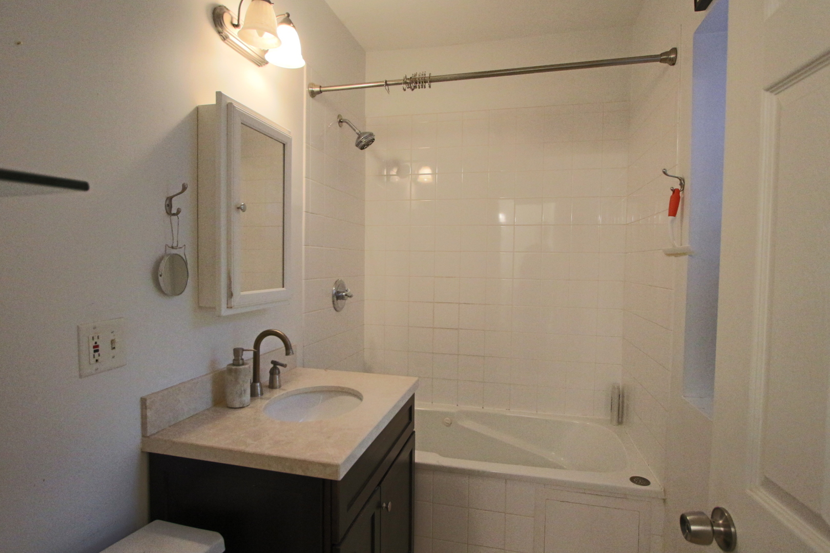 7059 N Damen Avenue #2N, Chicago, IL 60645