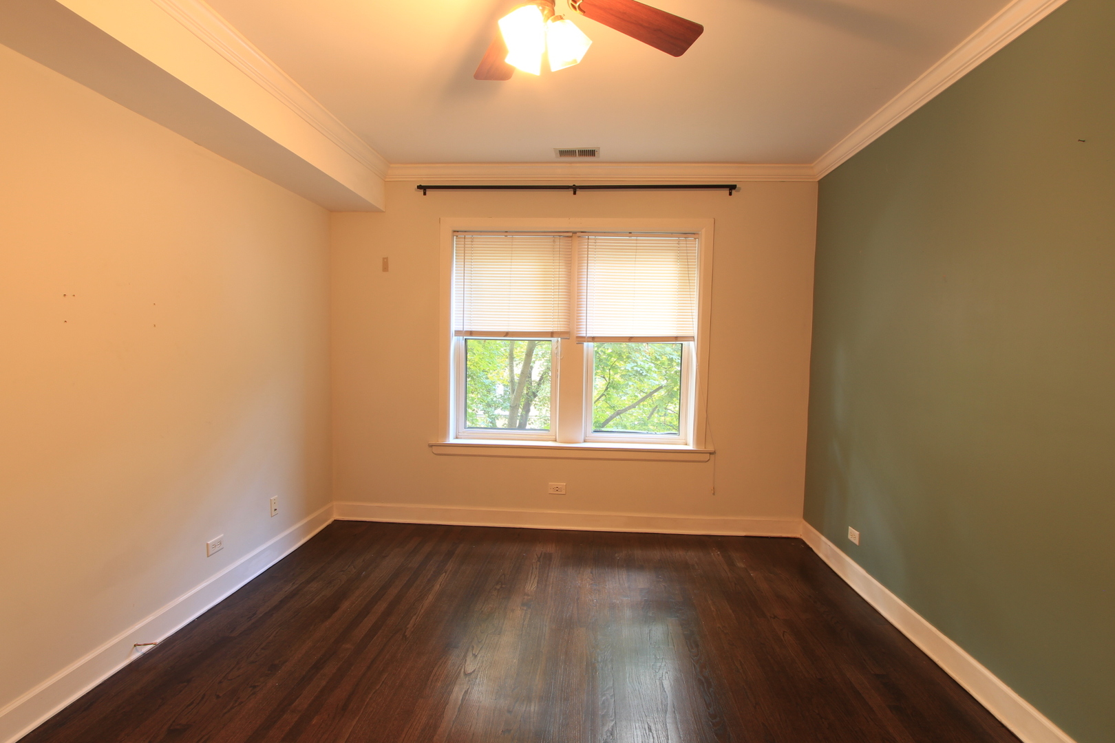 7059 N Damen Avenue #2N, Chicago, IL 60645