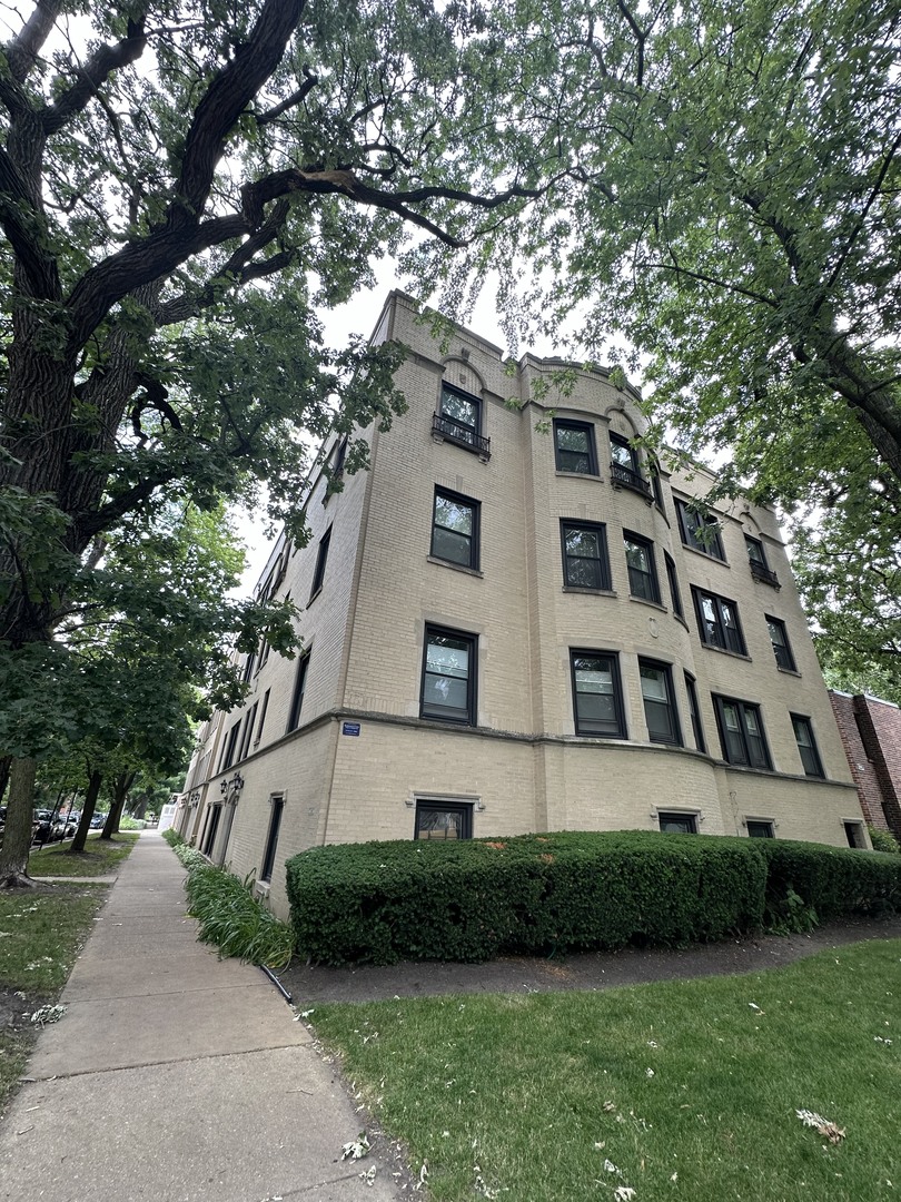 7059 N Damen Avenue #2N, Chicago, IL 60645