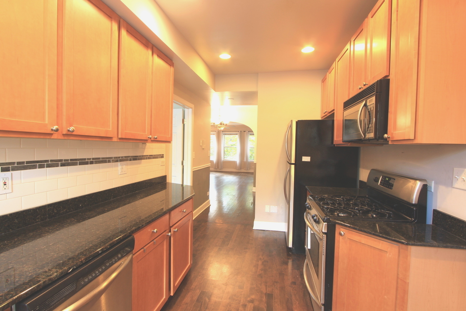 7059 N Damen Avenue #2N, Chicago, IL 60645