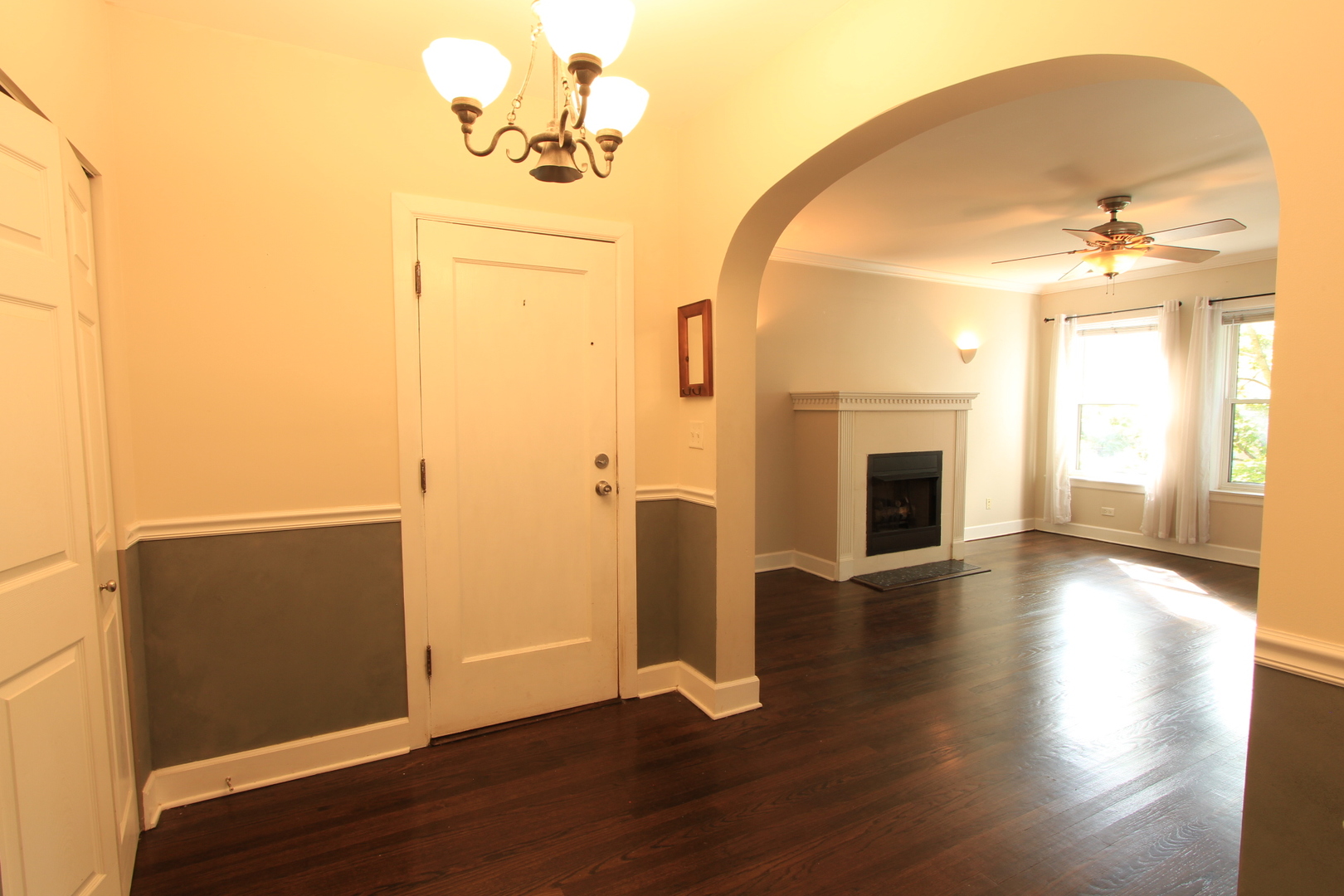 7059 N Damen Avenue #2N, Chicago, IL 60645