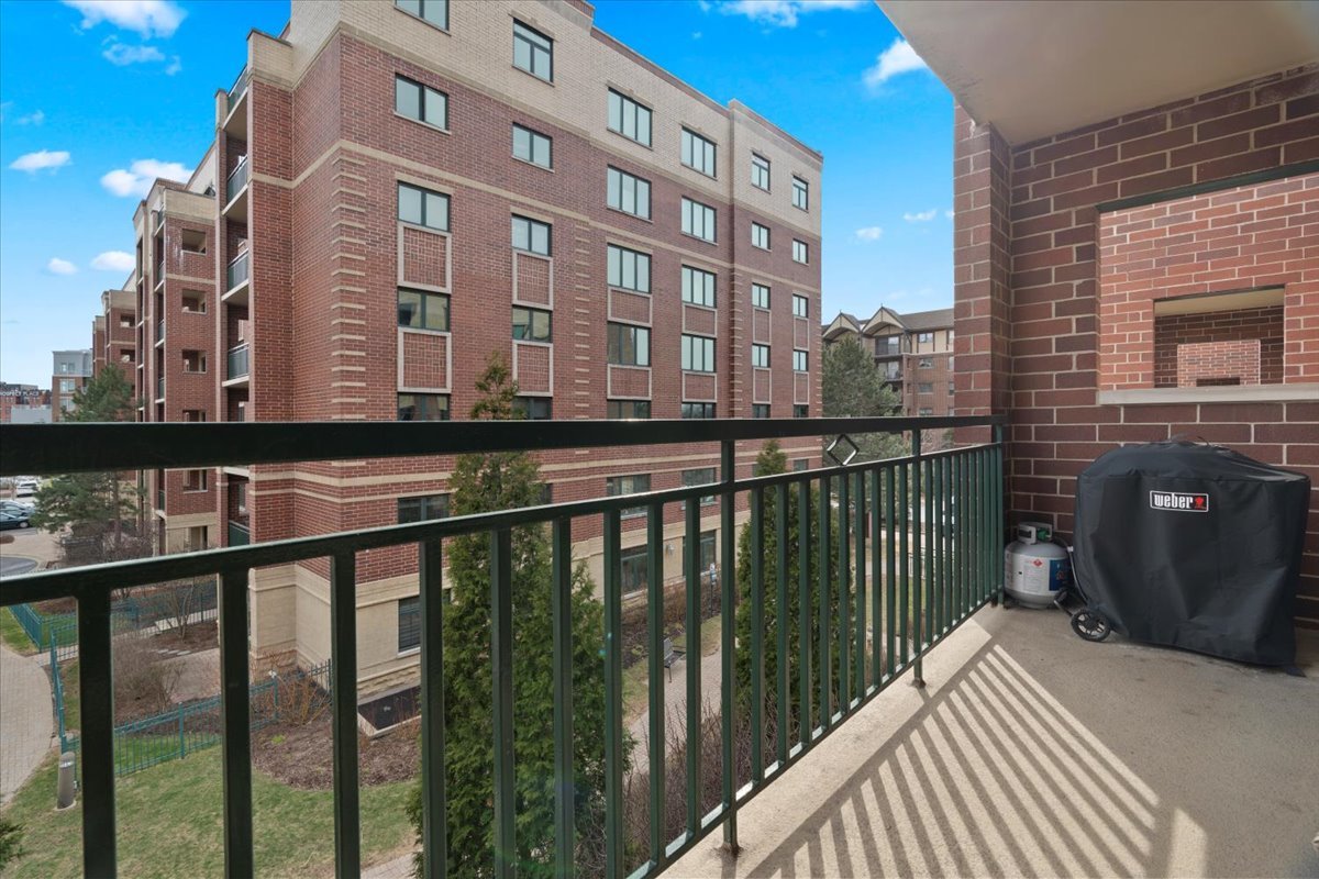 5 W Central Road #307, Mount Prospect, IL 60056