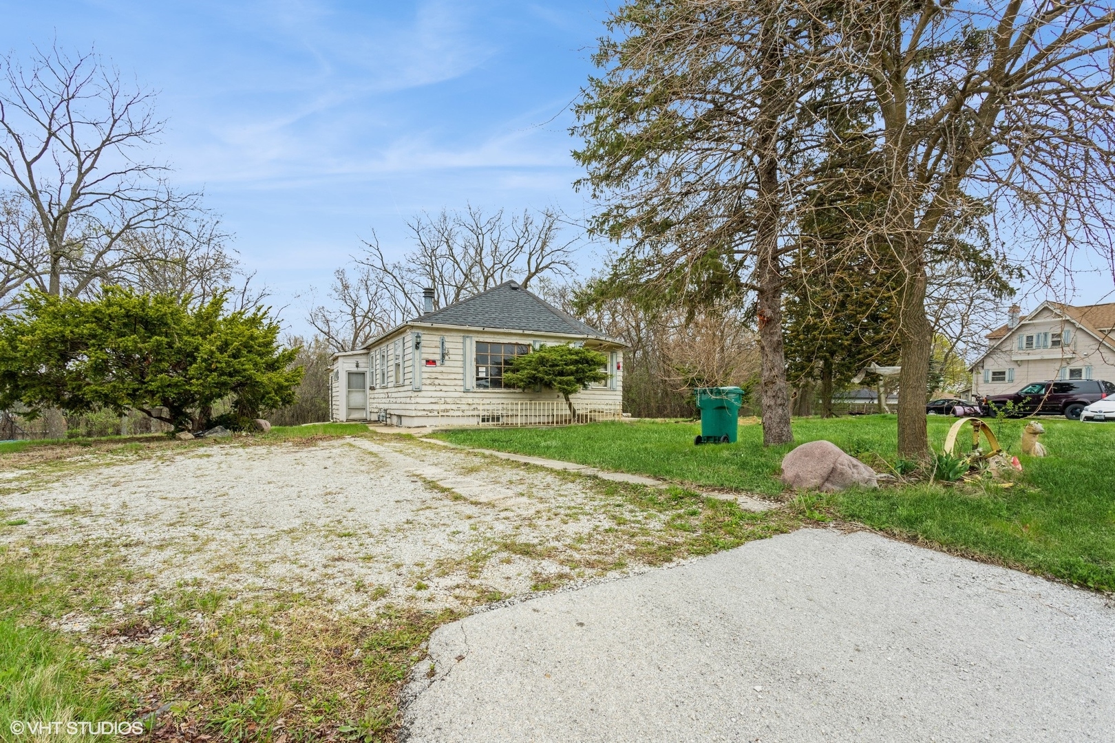 216 E 55th Street, Westmont, IL 60559