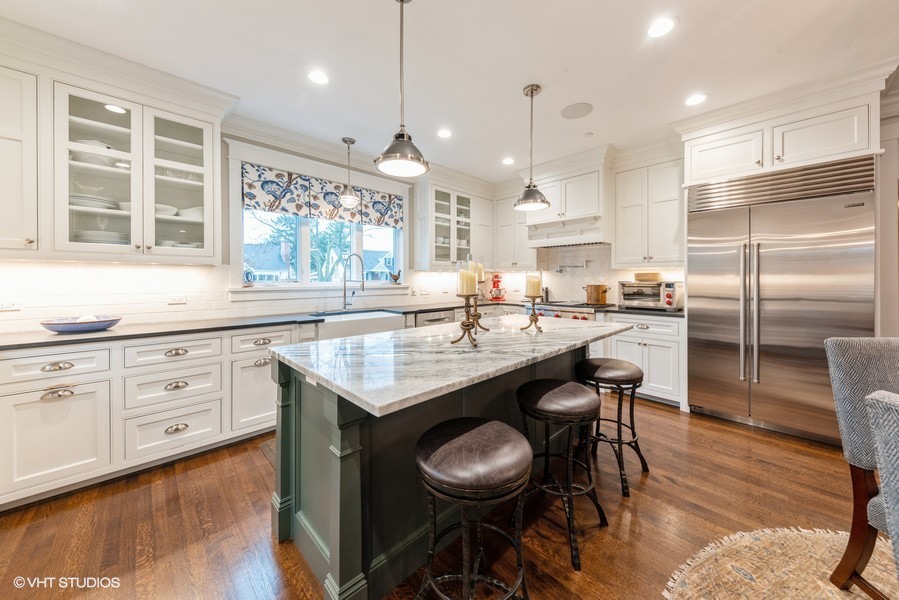 425 W Lincoln Avenue, Libertyville, IL 60048