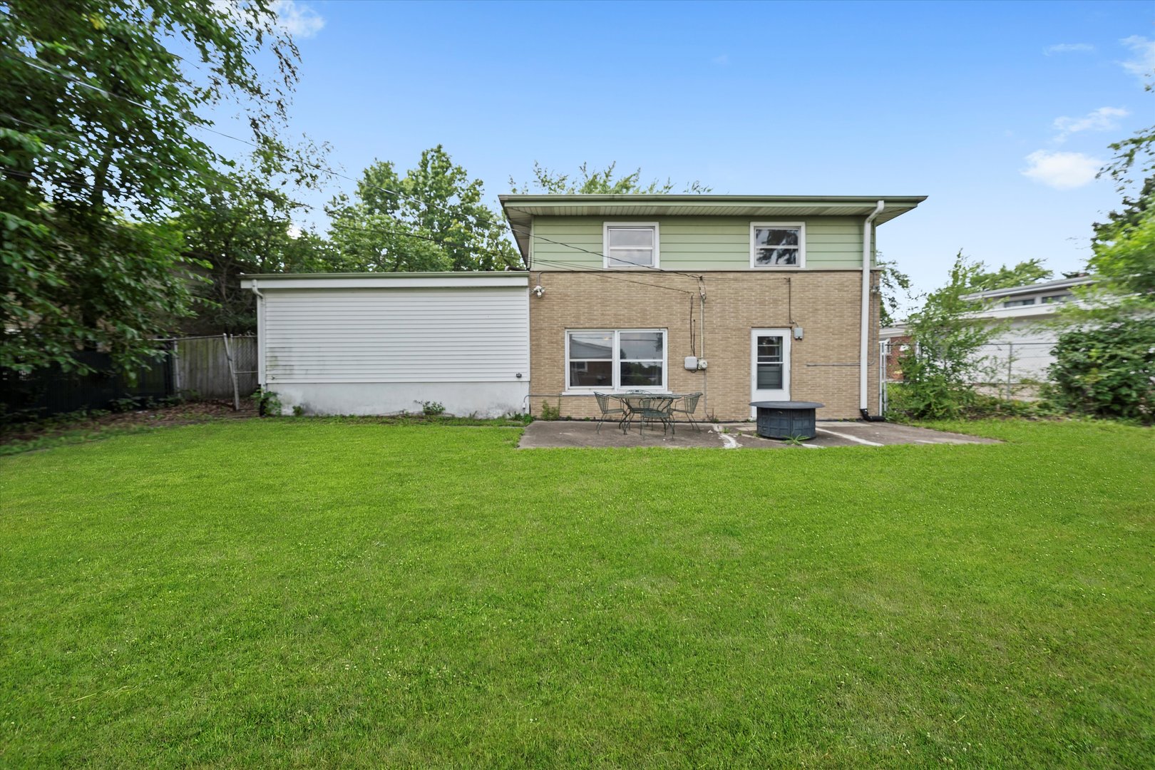 223 Roberta Lane, Chicago Heights, IL 60411