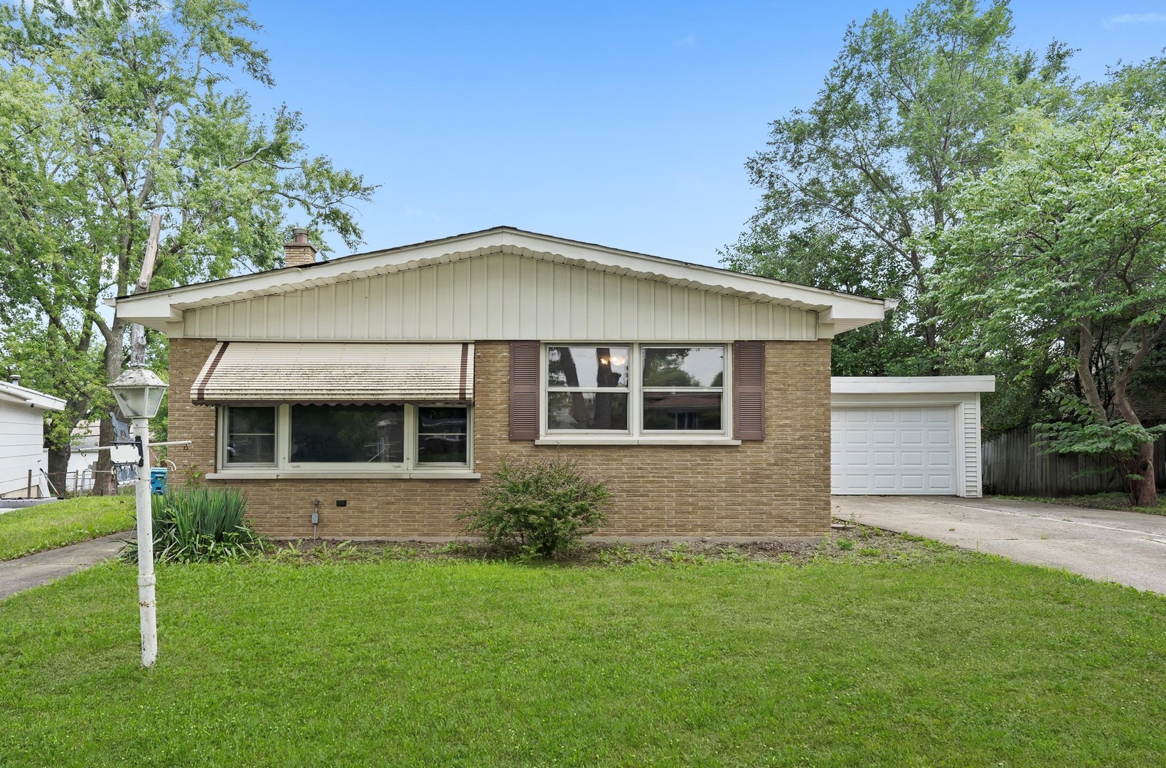 223 Roberta Lane, Chicago Heights, IL 60411
