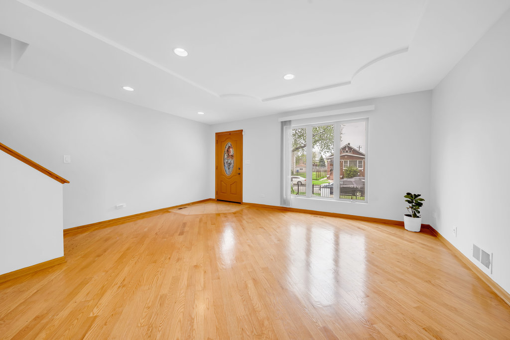 7015 S Indiana Avenue, Chicago, IL 60637