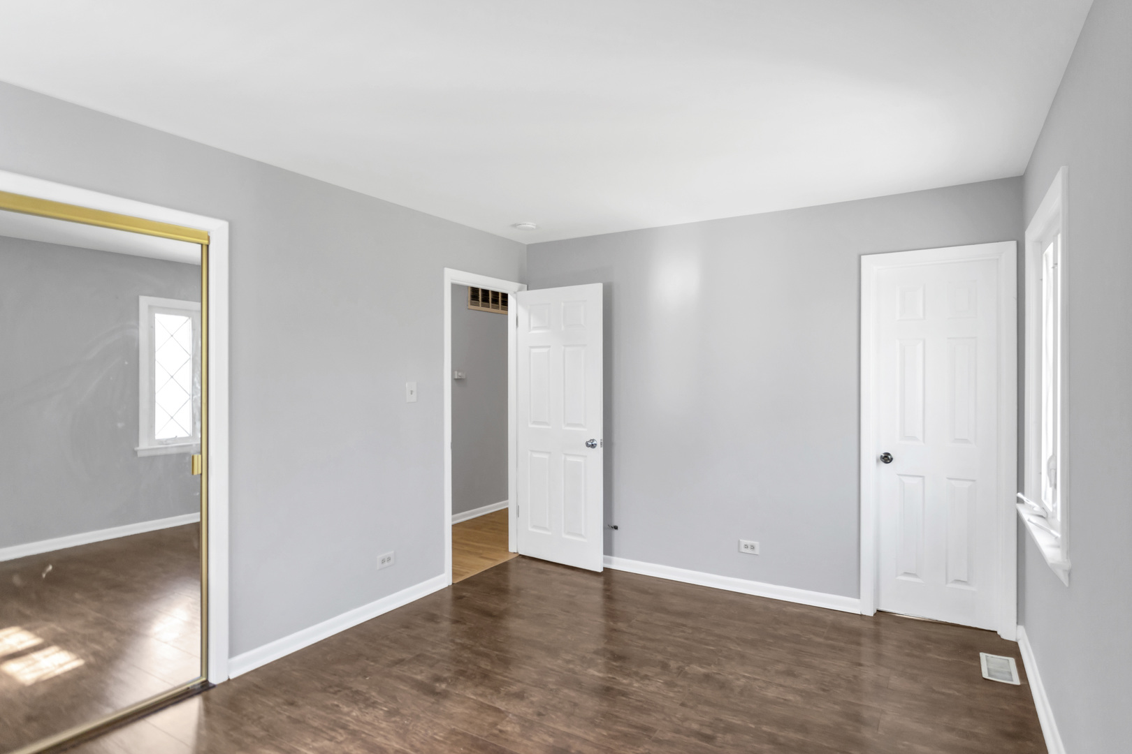 601 Sycamore Drive, Elk Grove Village, IL 60007