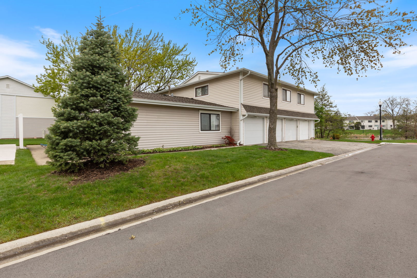 236 N WATERFORD Drive, Schaumburg, IL 60194