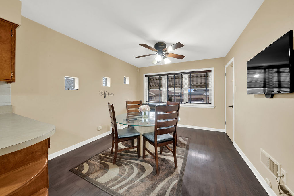 8620 S Kenneth Avenue, Chicago, IL 60652