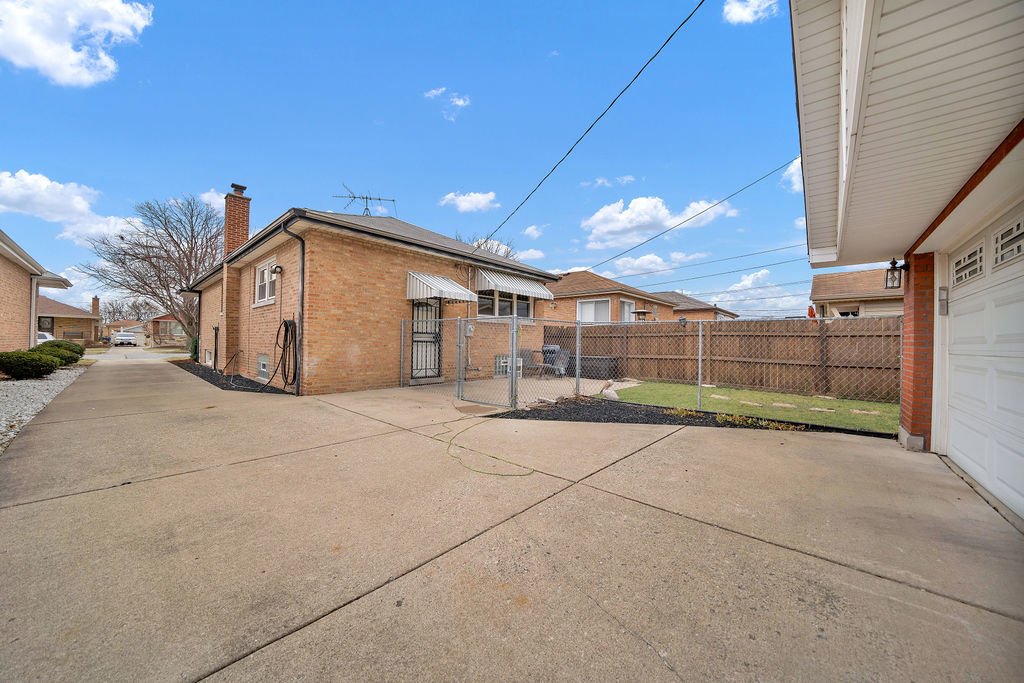 8620 S Kenneth Avenue, Chicago, IL 60652
