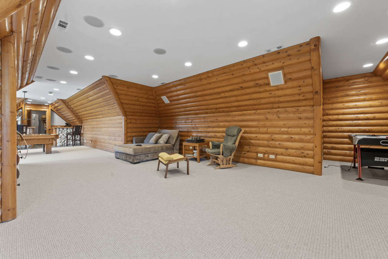 10 Old Hart Road, Barrington Hills, IL 60010