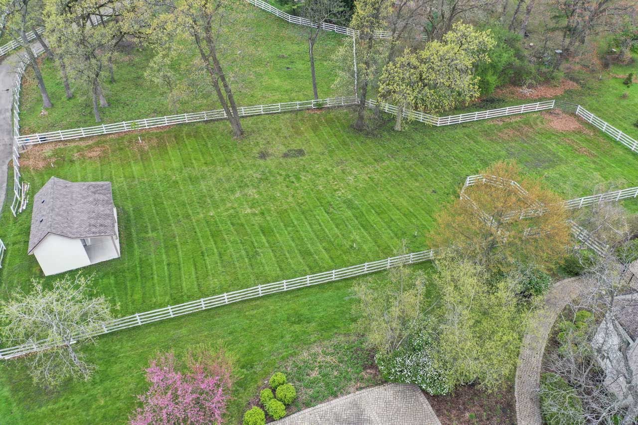 10 Old Hart Road, Barrington Hills, IL 60010
