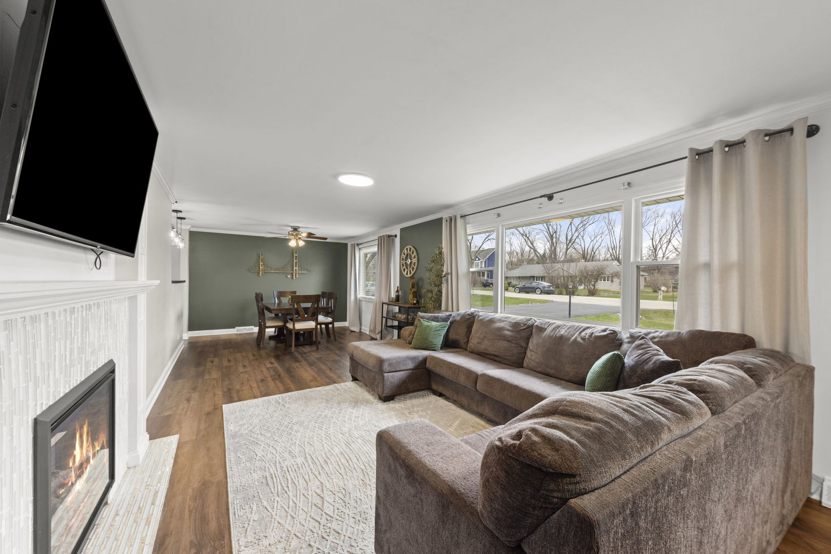 4N210 Norris Avenue, West Chicago, IL 60185
