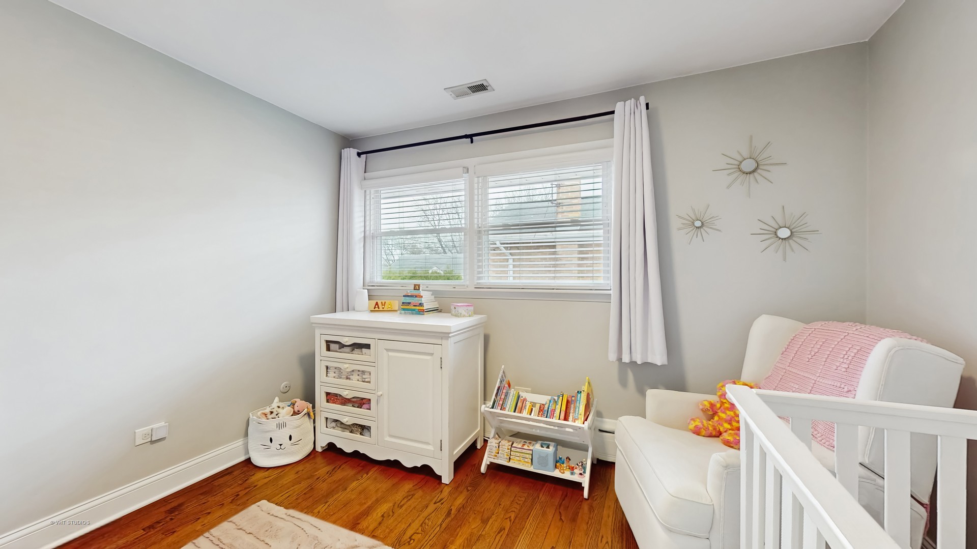 427 W Commonwealth Lane, Elmhurst, IL 60126