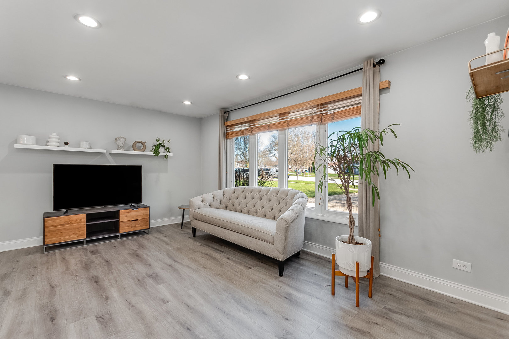 24W701 Woodcrest Drive, Naperville, IL 60540