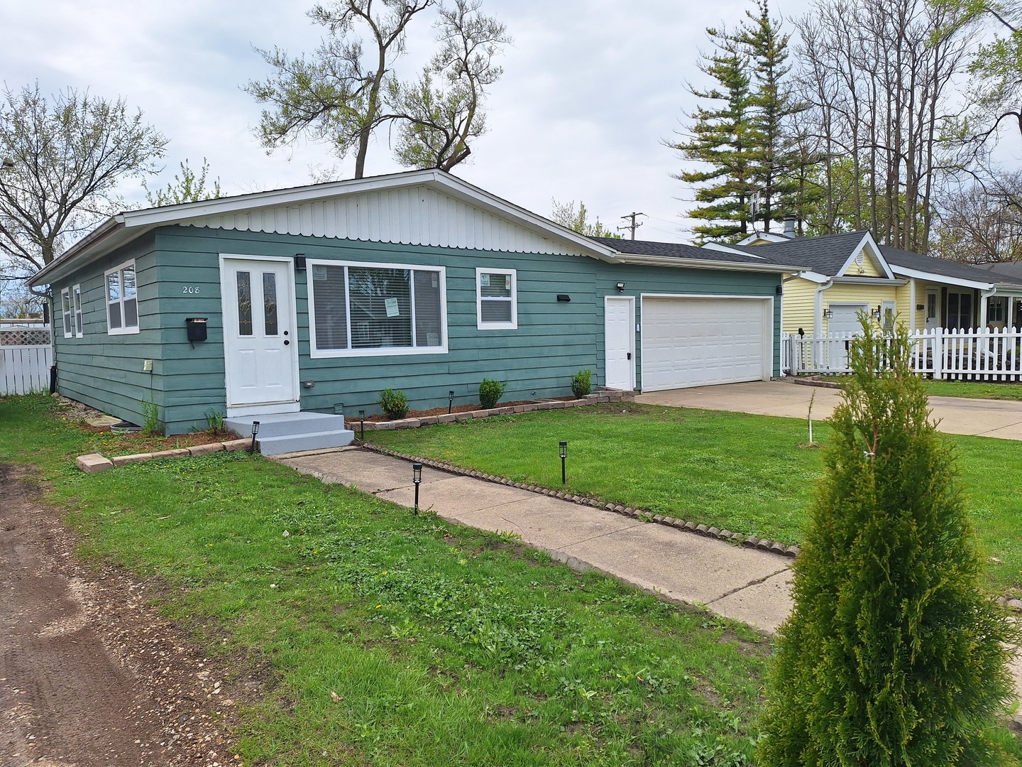 208 W Church Street, Wauconda, IL 60084