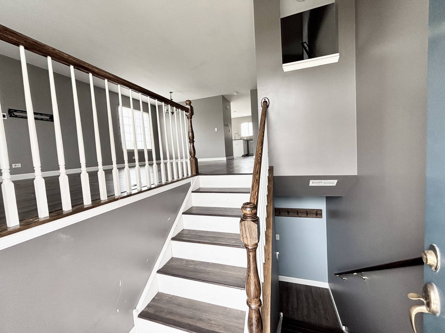 601 Lincoln Station Drive #601, Oswego, IL 60543