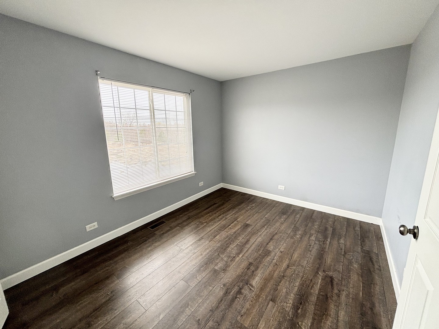 601 Lincoln Station Drive #601, Oswego, IL 60543