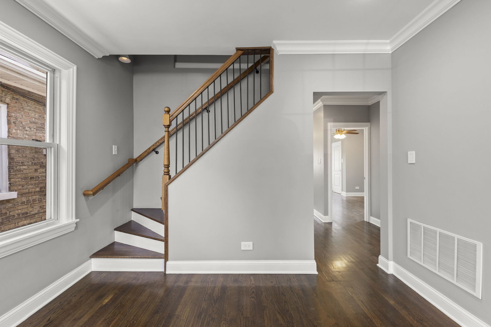 5941 W Warwick Avenue, Chicago, IL 60634
