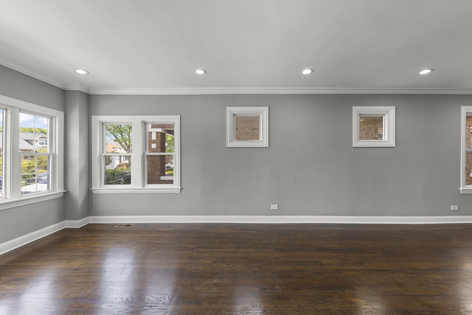 5941 W Warwick Avenue, Chicago, IL 60634